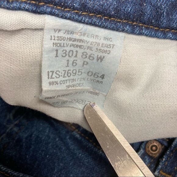 RIDERS Women’s Dark Wash jeans Size 16Petite Rise 13” Inseam 28.5 - Picture 6 of 8